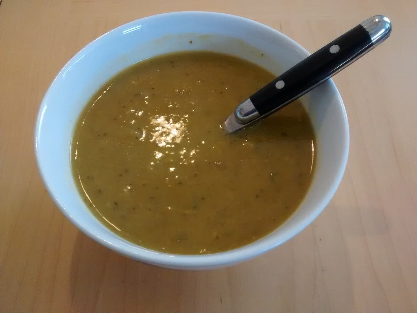 Erbsensuppe mit Räuchertofu