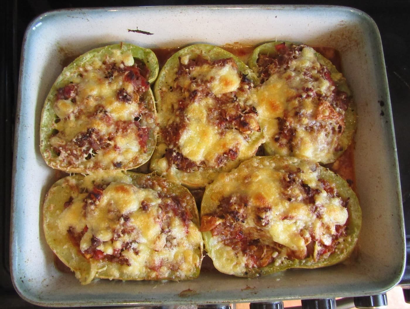 Gefüllte Zucchini