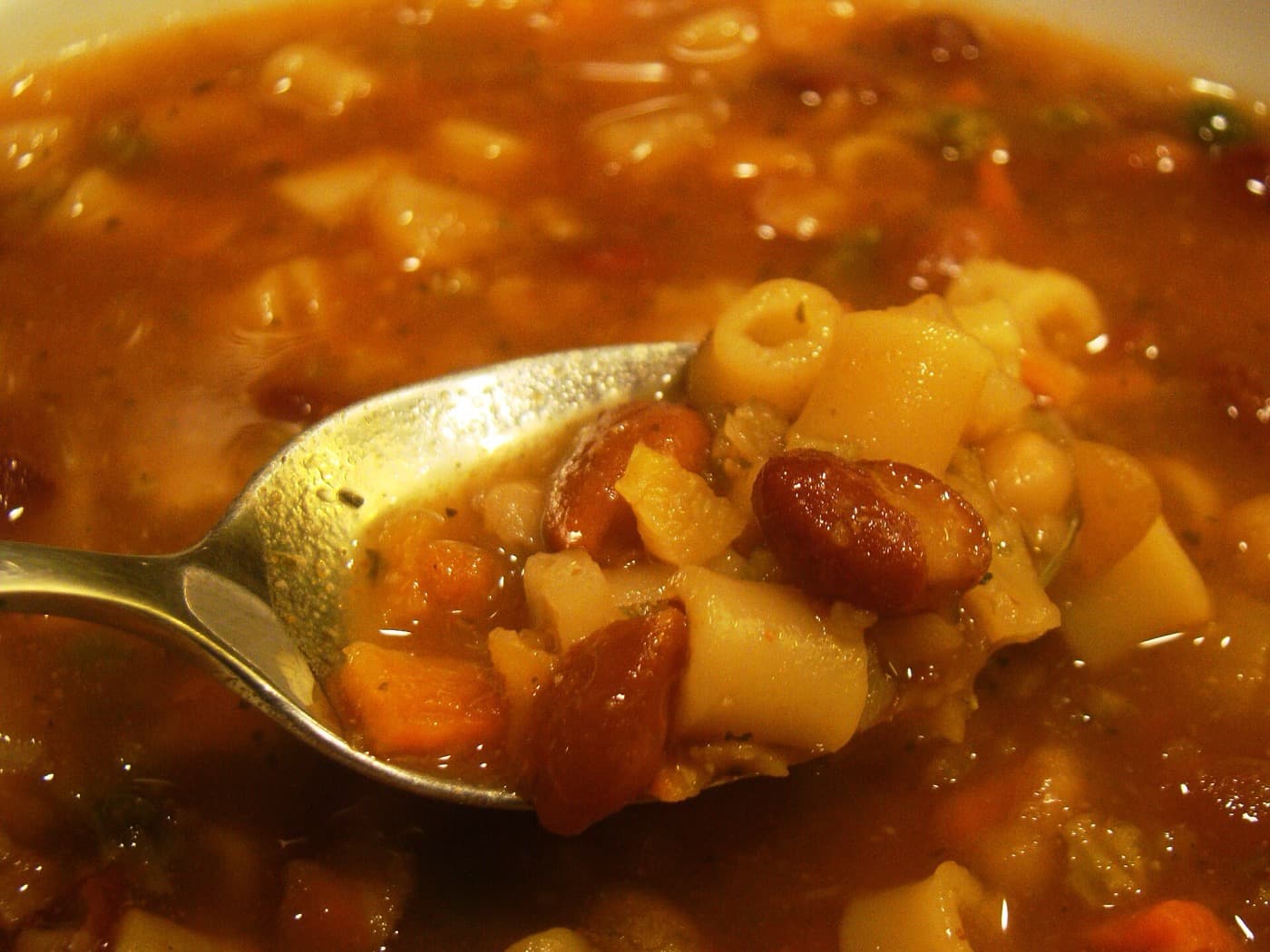 Minestrone mit Bohnen und Pasta