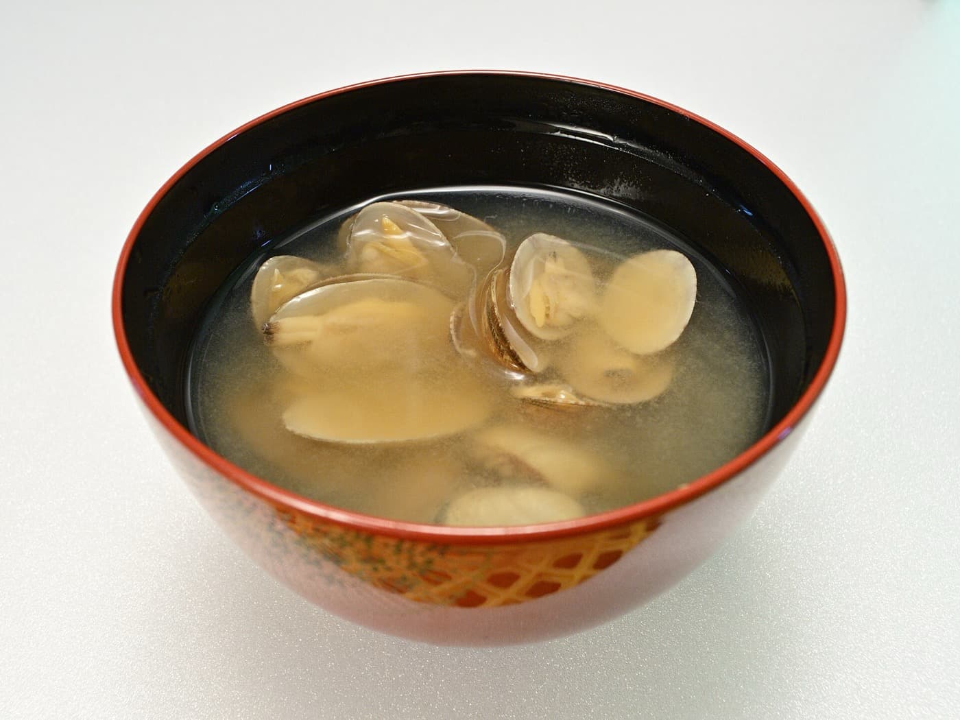 Miso-Suppe mit Tofu und Wakame