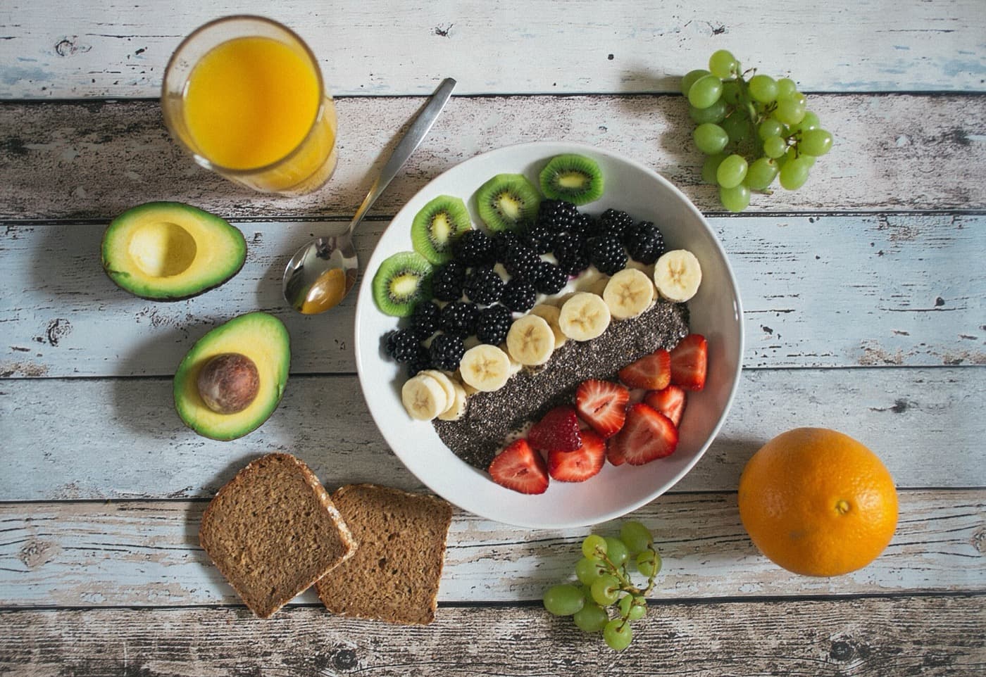 Smoothie-Bowl mit Beeren