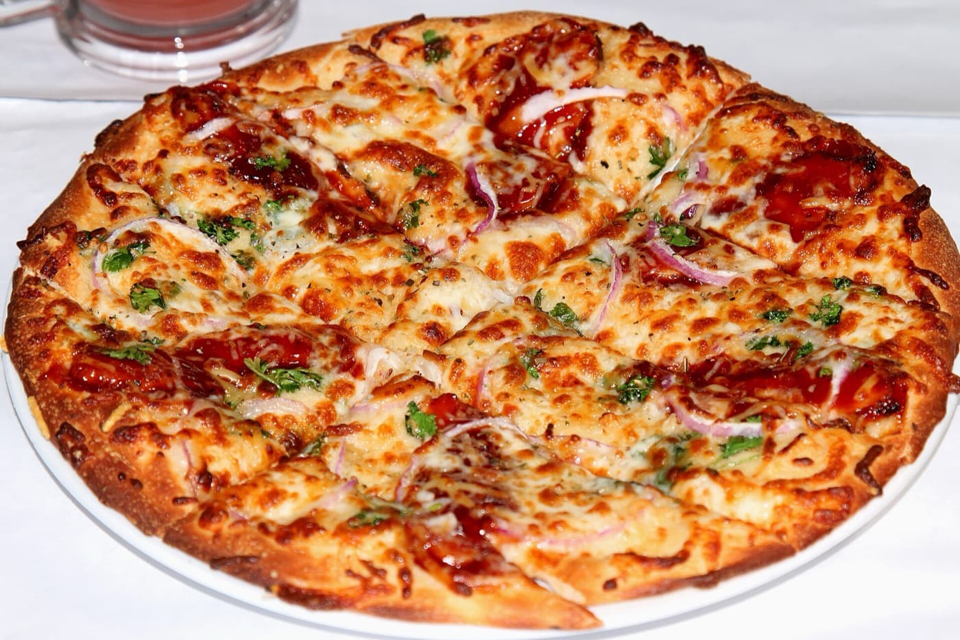 Tikka-Pizza mit Hähnchen